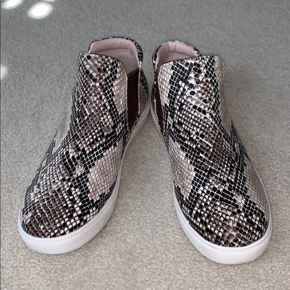 Snake skin tennis shoes